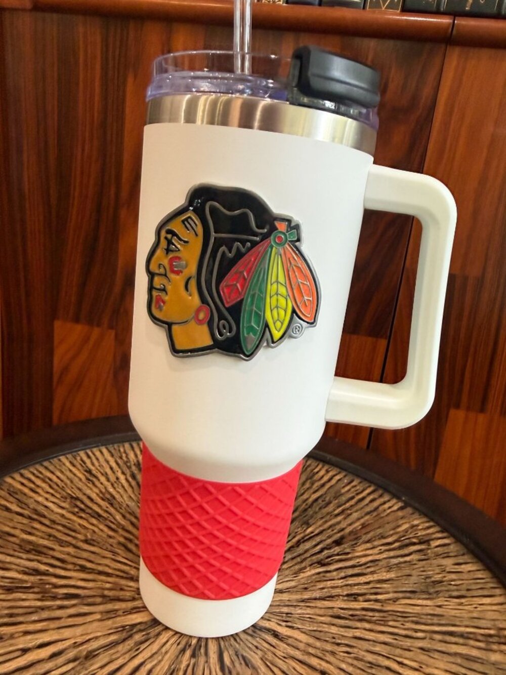 NWT NHL Chicago Blackhawks White Colossus Travel Mug with Team Color Silicon Gri